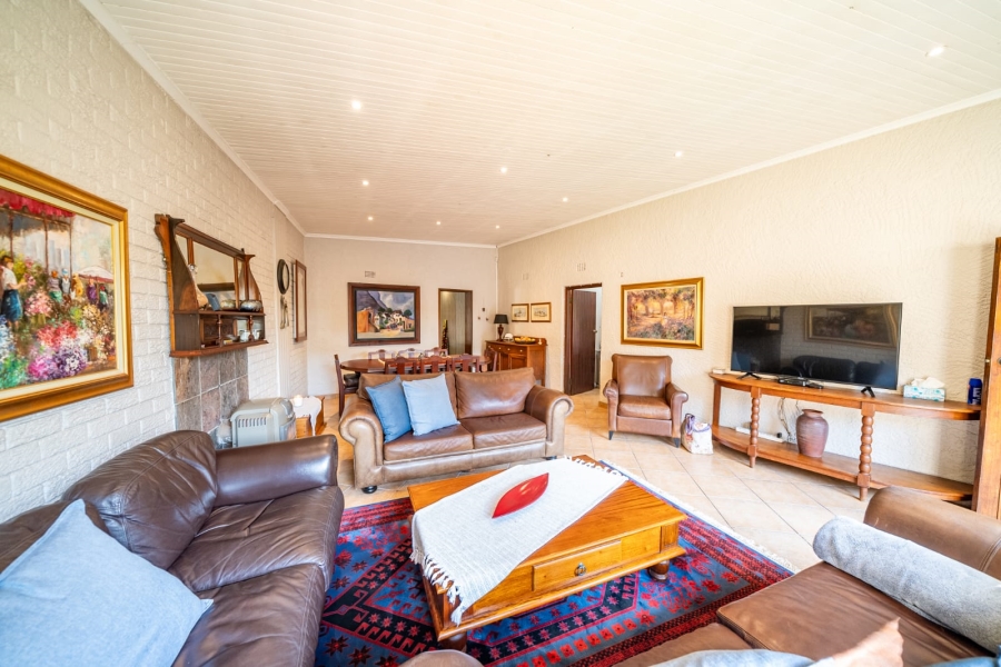 5 Bedroom Property for Sale in Larrendale Gauteng