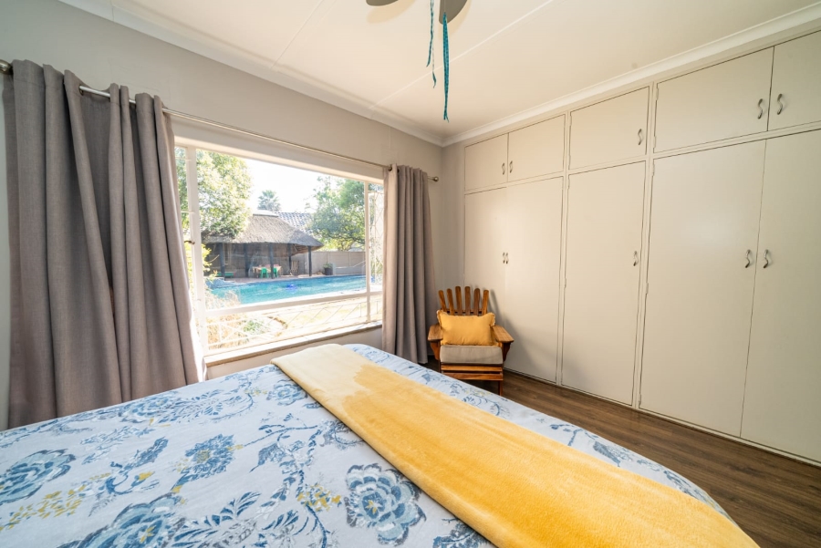 5 Bedroom Property for Sale in Larrendale Gauteng