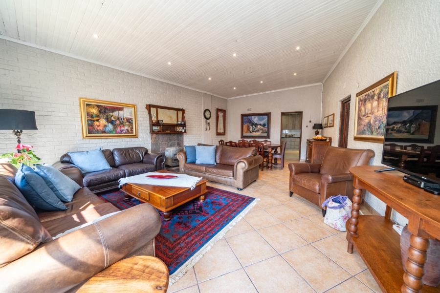 5 Bedroom Property for Sale in Larrendale Gauteng