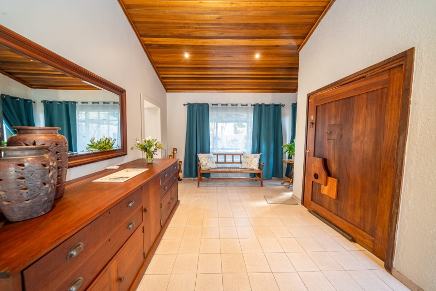 5 Bedroom Property for Sale in Larrendale Gauteng