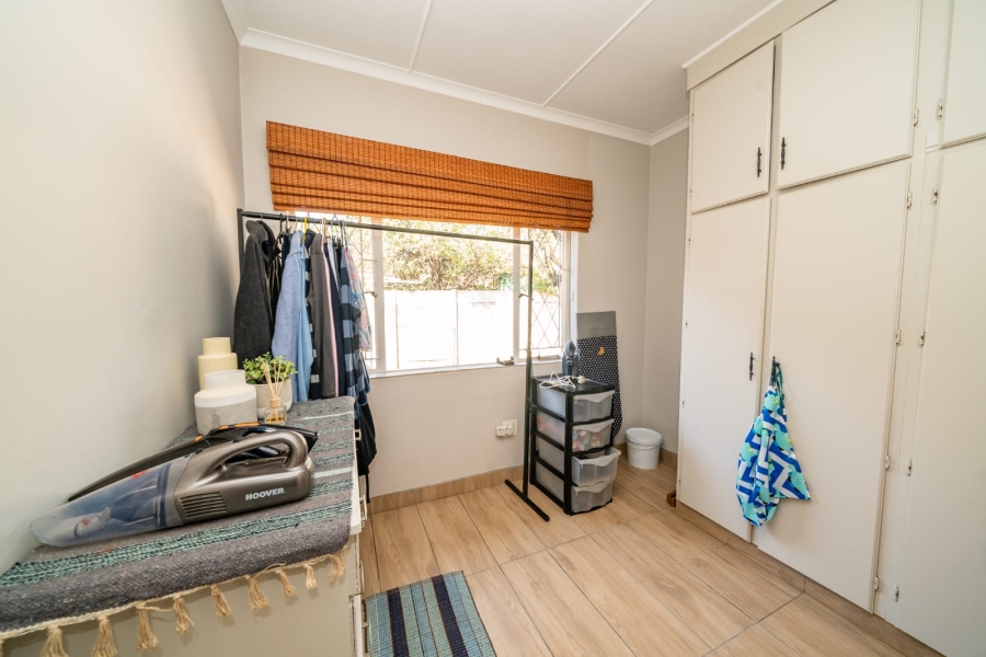5 Bedroom Property for Sale in Larrendale Gauteng
