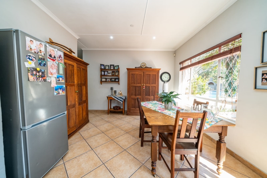 5 Bedroom Property for Sale in Larrendale Gauteng