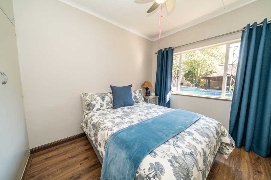 5 Bedroom Property for Sale in Larrendale Gauteng
