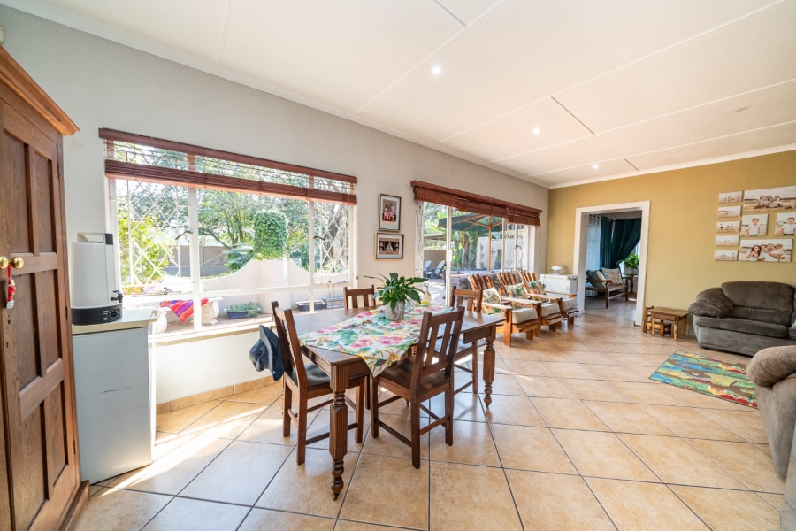 5 Bedroom Property for Sale in Larrendale Gauteng