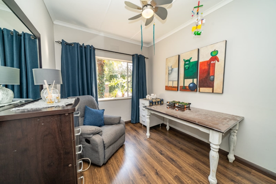 5 Bedroom Property for Sale in Larrendale Gauteng