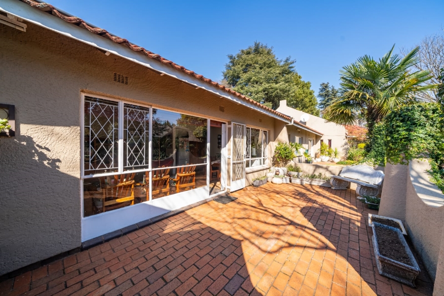 5 Bedroom Property for Sale in Larrendale Gauteng