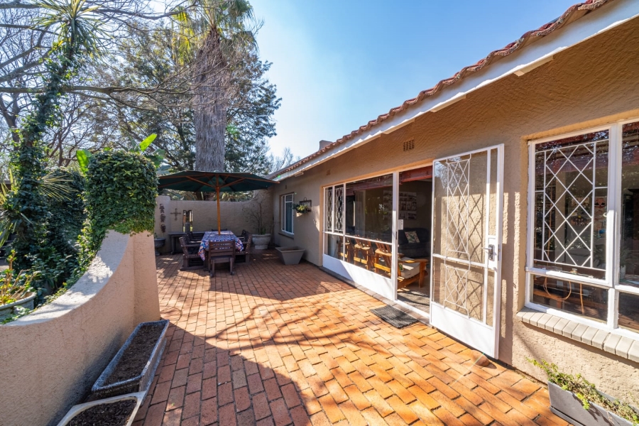 5 Bedroom Property for Sale in Larrendale Gauteng