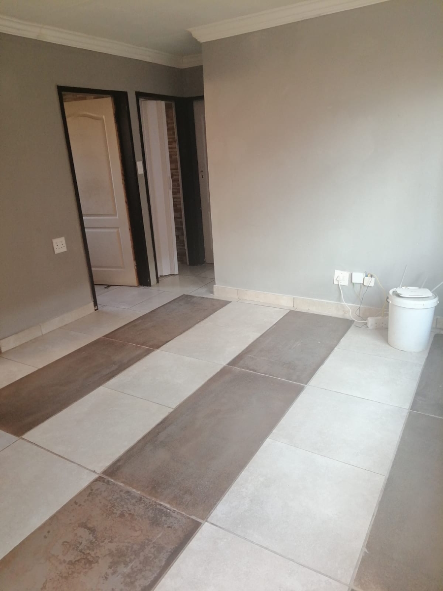 2 Bedroom Property for Sale in Clayville Gauteng