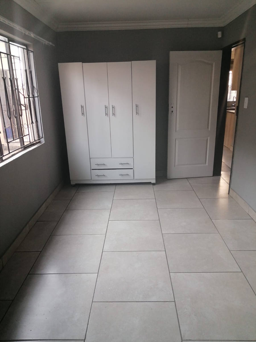 2 Bedroom Property for Sale in Clayville Gauteng