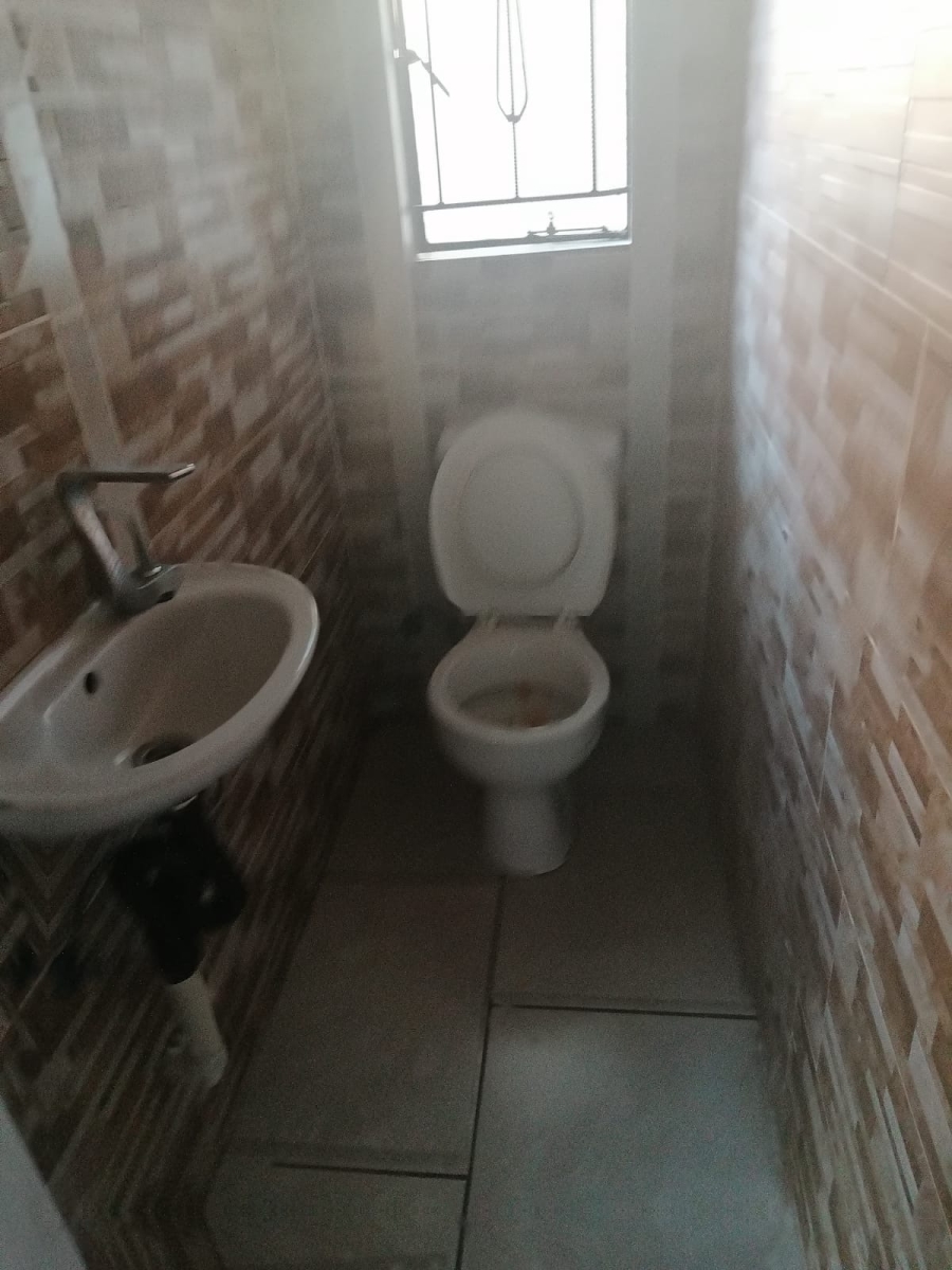 2 Bedroom Property for Sale in Clayville Gauteng