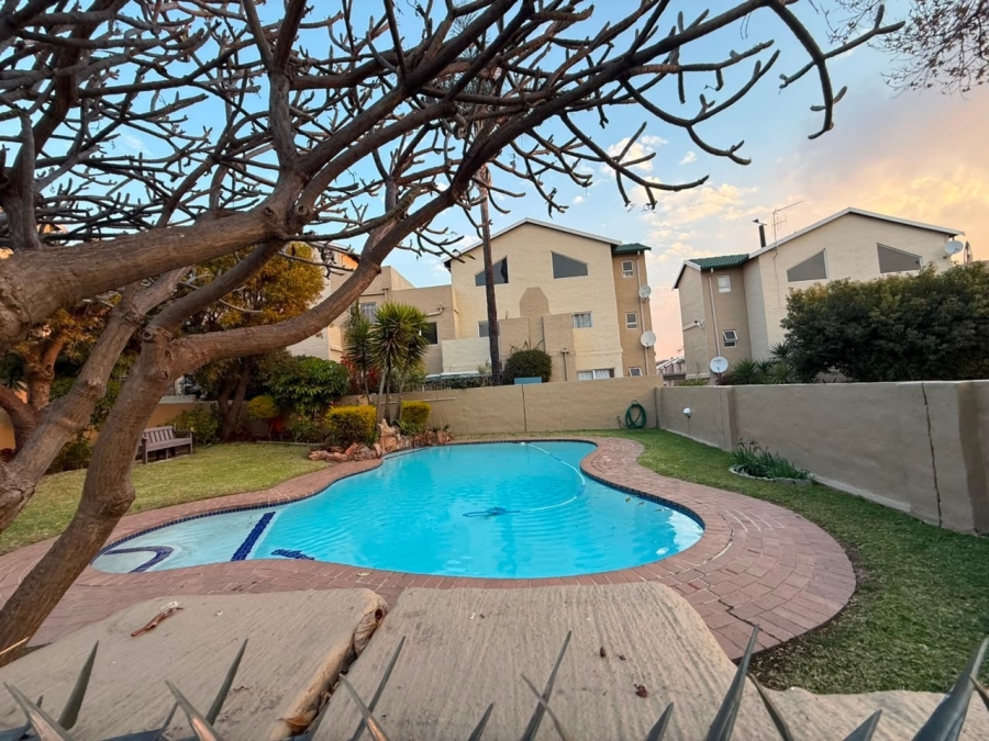1 Bedroom Property for Sale in North Riding Gauteng