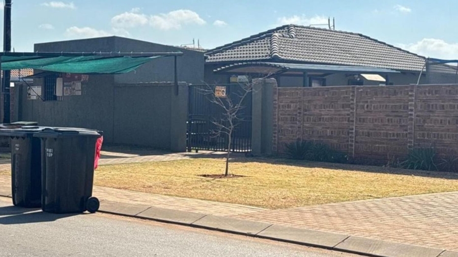 2 Bedroom Property for Sale in Protea Glen Gauteng
