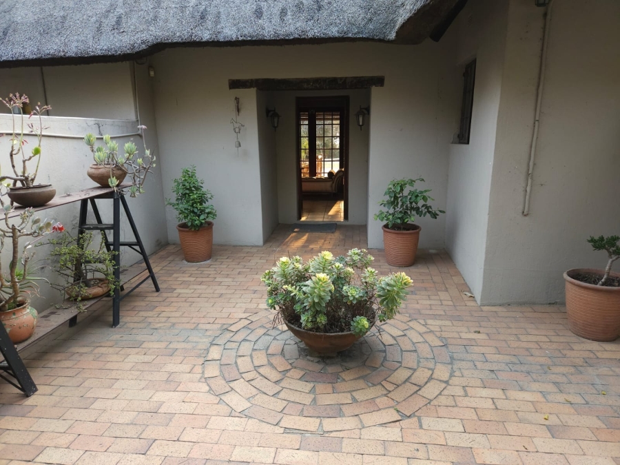 5 Bedroom Property for Sale in Laezonia Gauteng