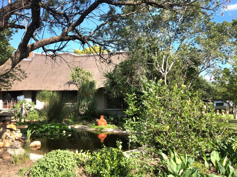 5 Bedroom Property for Sale in Laezonia Gauteng