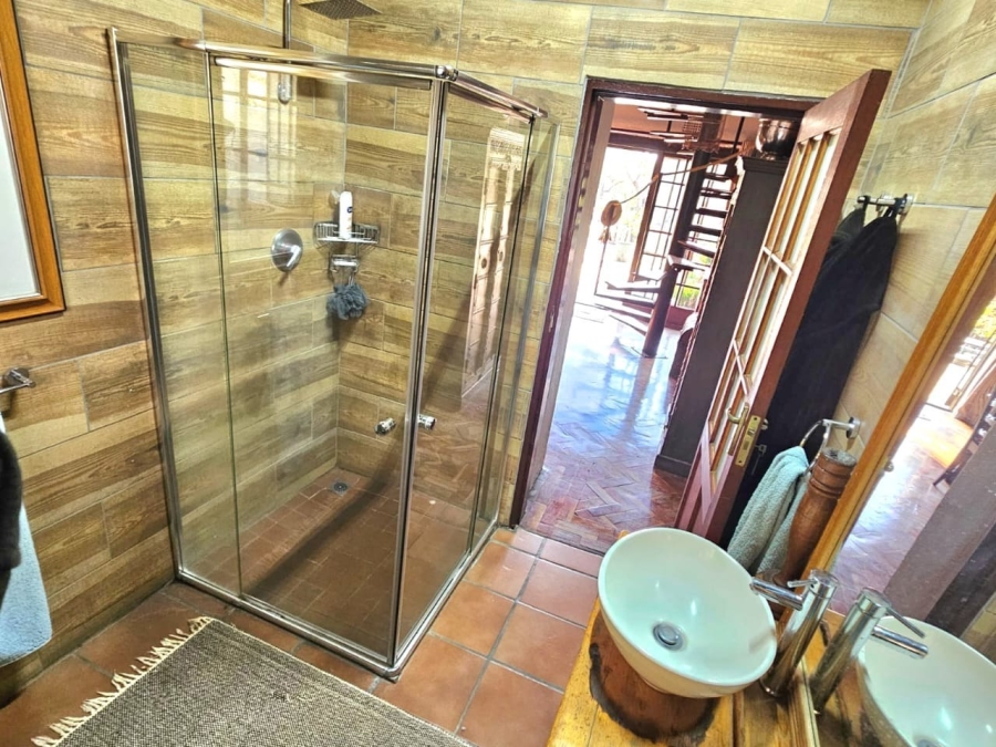 5 Bedroom Property for Sale in Laezonia Gauteng