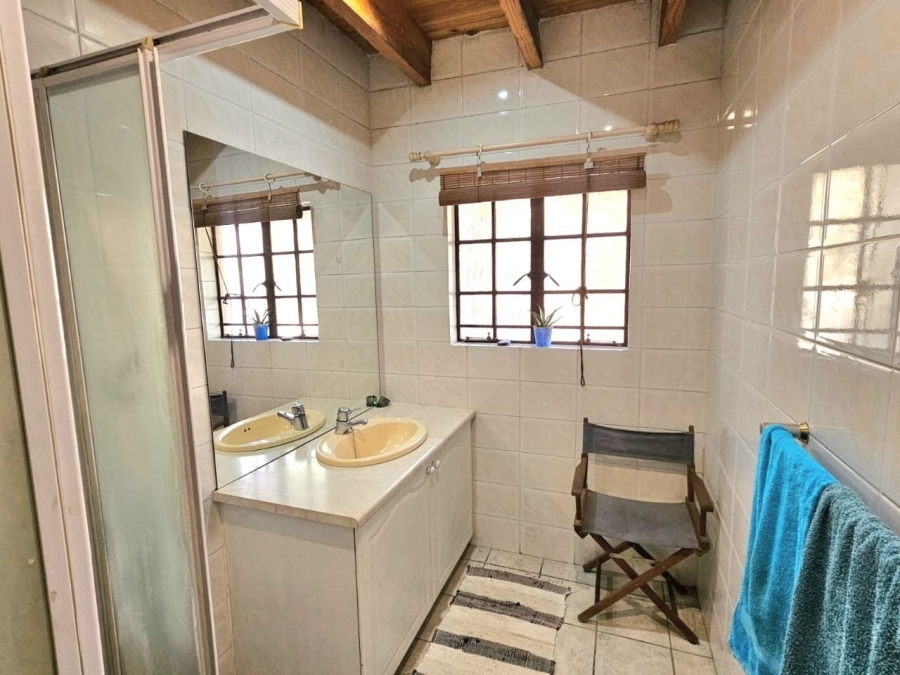 5 Bedroom Property for Sale in Laezonia Gauteng