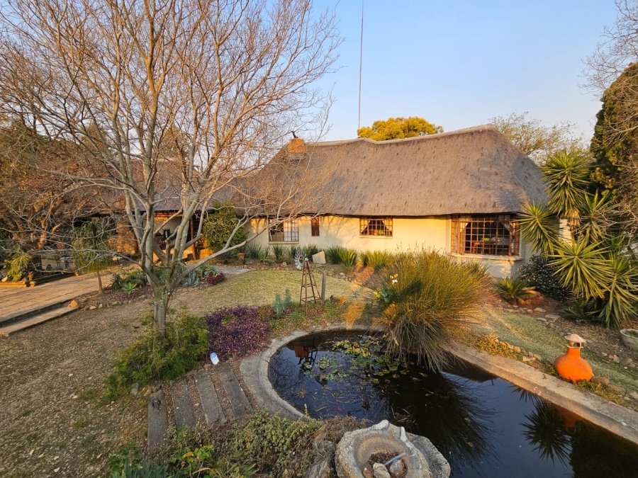 5 Bedroom Property for Sale in Laezonia Gauteng