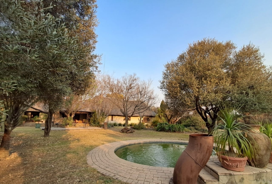 5 Bedroom Property for Sale in Laezonia Gauteng