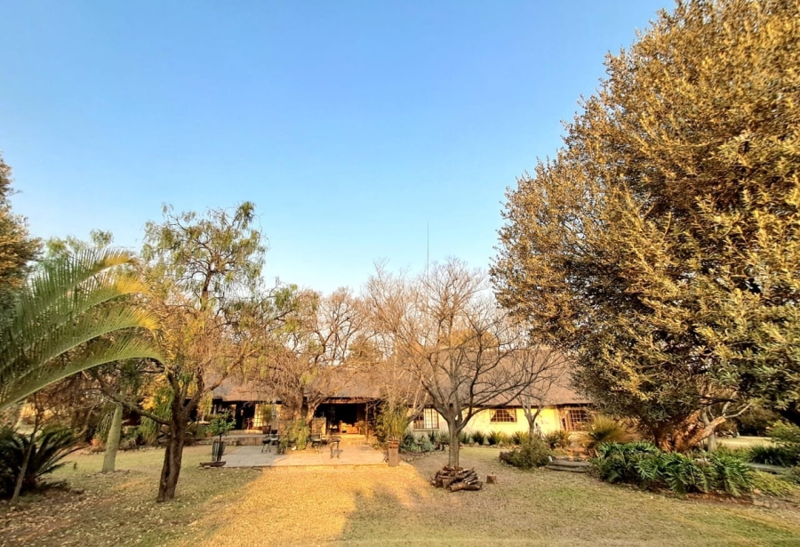 5 Bedroom Property for Sale in Laezonia Gauteng