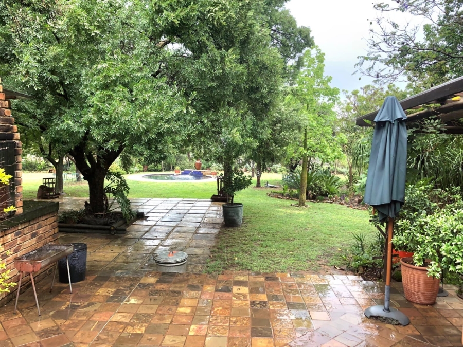 5 Bedroom Property for Sale in Laezonia Gauteng
