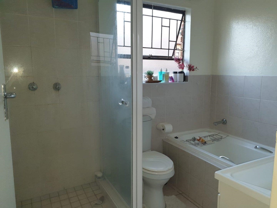 To Let 2 Bedroom Property for Rent in Little Falls Gauteng