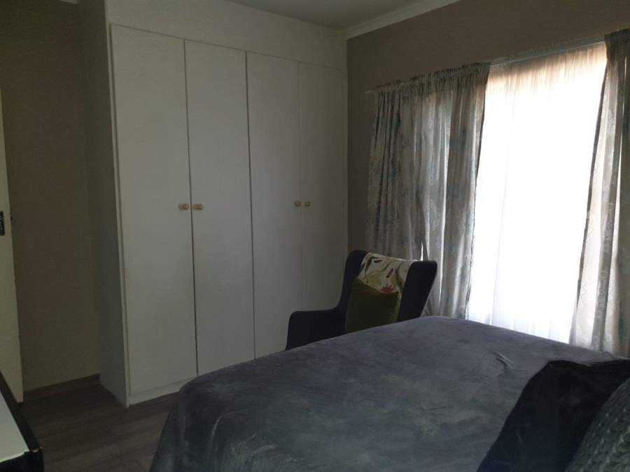 To Let 2 Bedroom Property for Rent in Little Falls Gauteng