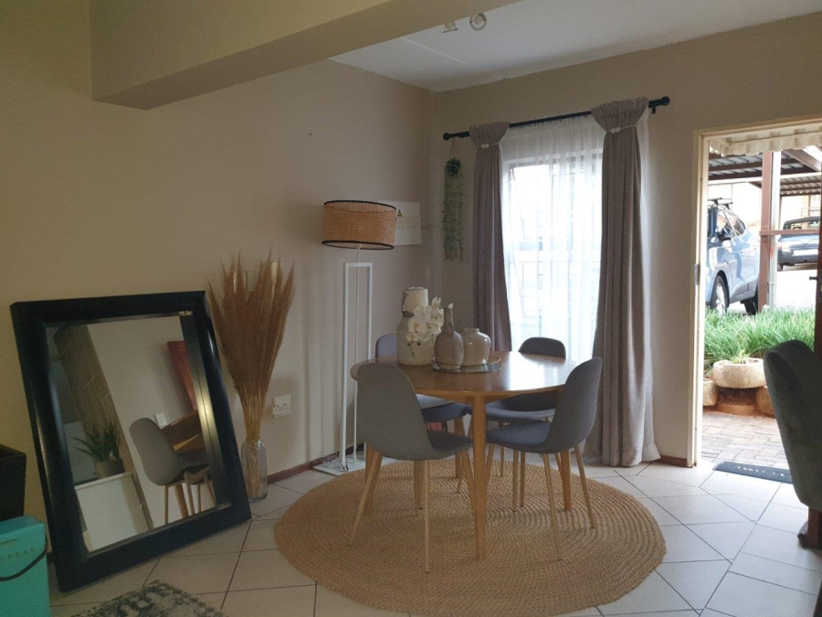 To Let 2 Bedroom Property for Rent in Little Falls Gauteng