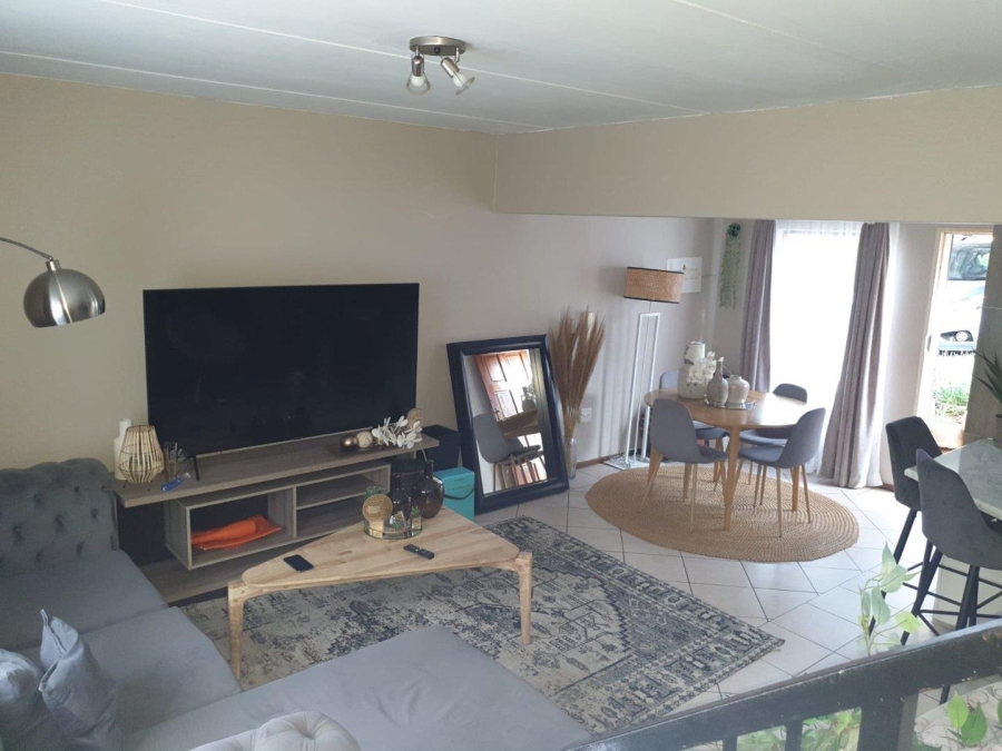 To Let 2 Bedroom Property for Rent in Little Falls Gauteng
