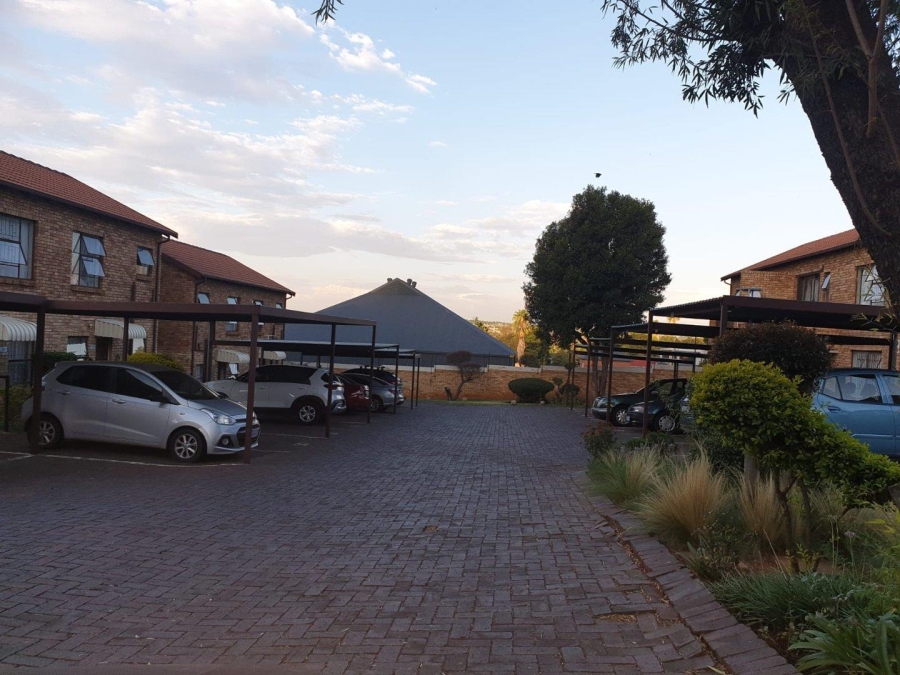 To Let 2 Bedroom Property for Rent in Little Falls Gauteng