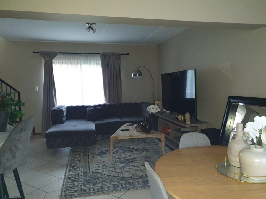To Let 2 Bedroom Property for Rent in Little Falls Gauteng
