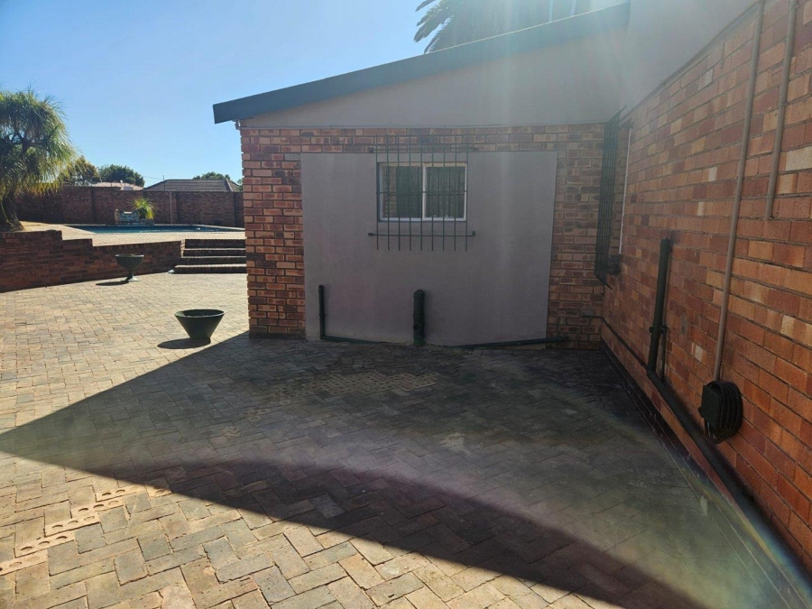 To Let 3 Bedroom Property for Rent in Wentworth Park Gauteng