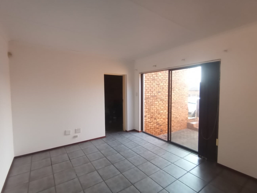 2 Bedroom Property for Sale in Little Falls Gauteng