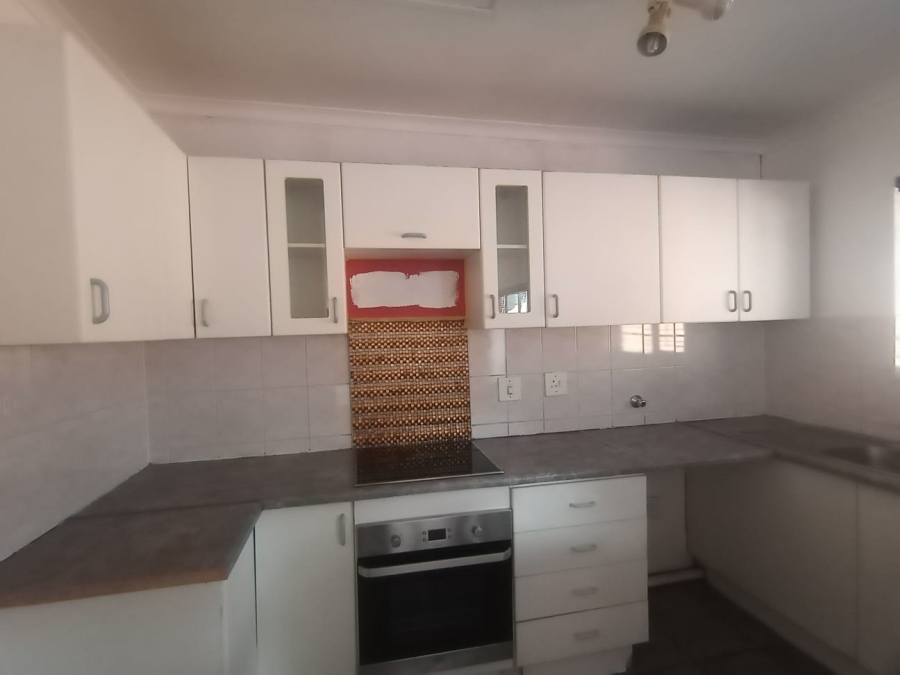 2 Bedroom Property for Sale in Little Falls Gauteng
