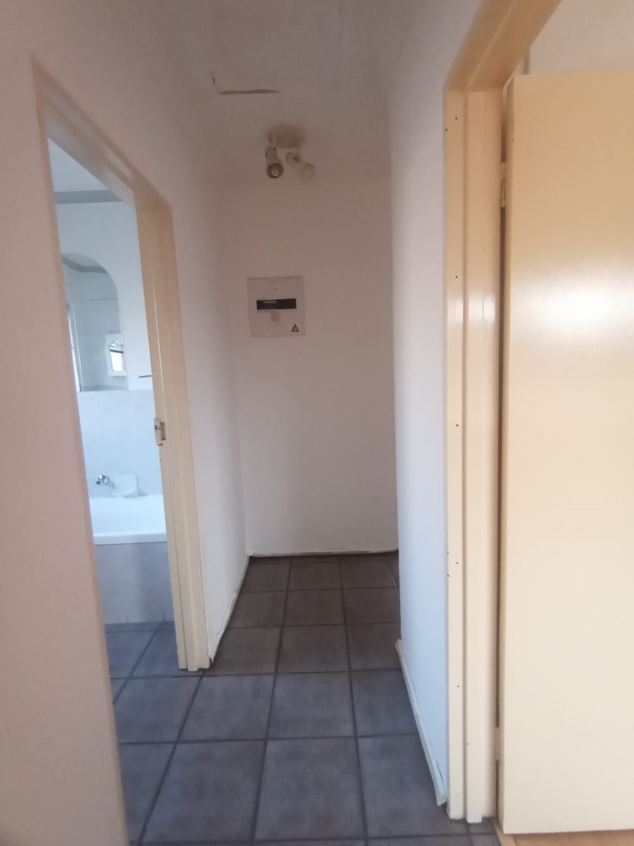 2 Bedroom Property for Sale in Little Falls Gauteng