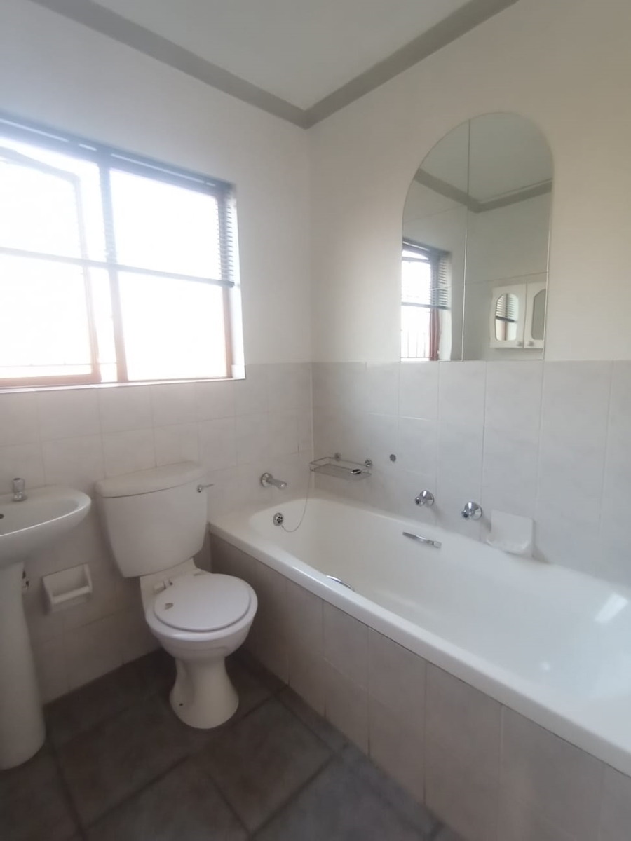 2 Bedroom Property for Sale in Little Falls Gauteng