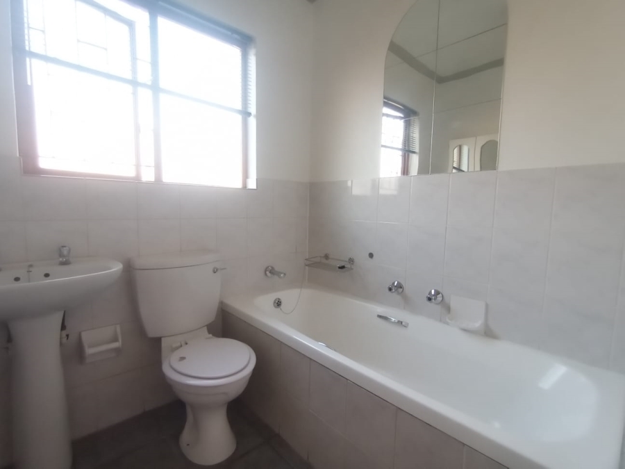 2 Bedroom Property for Sale in Little Falls Gauteng