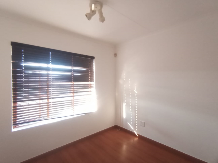 2 Bedroom Property for Sale in Little Falls Gauteng