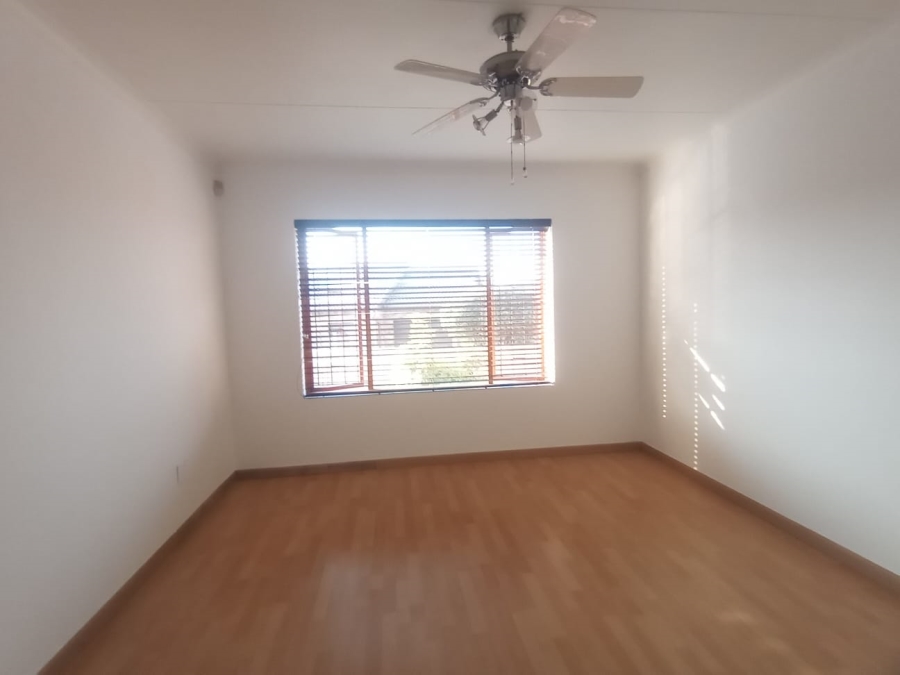 2 Bedroom Property for Sale in Little Falls Gauteng