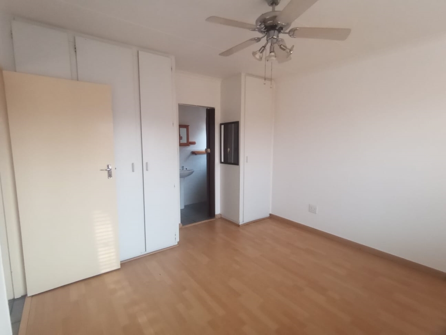 2 Bedroom Property for Sale in Little Falls Gauteng
