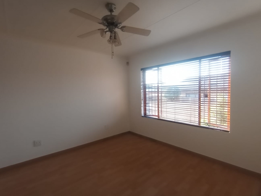 2 Bedroom Property for Sale in Little Falls Gauteng