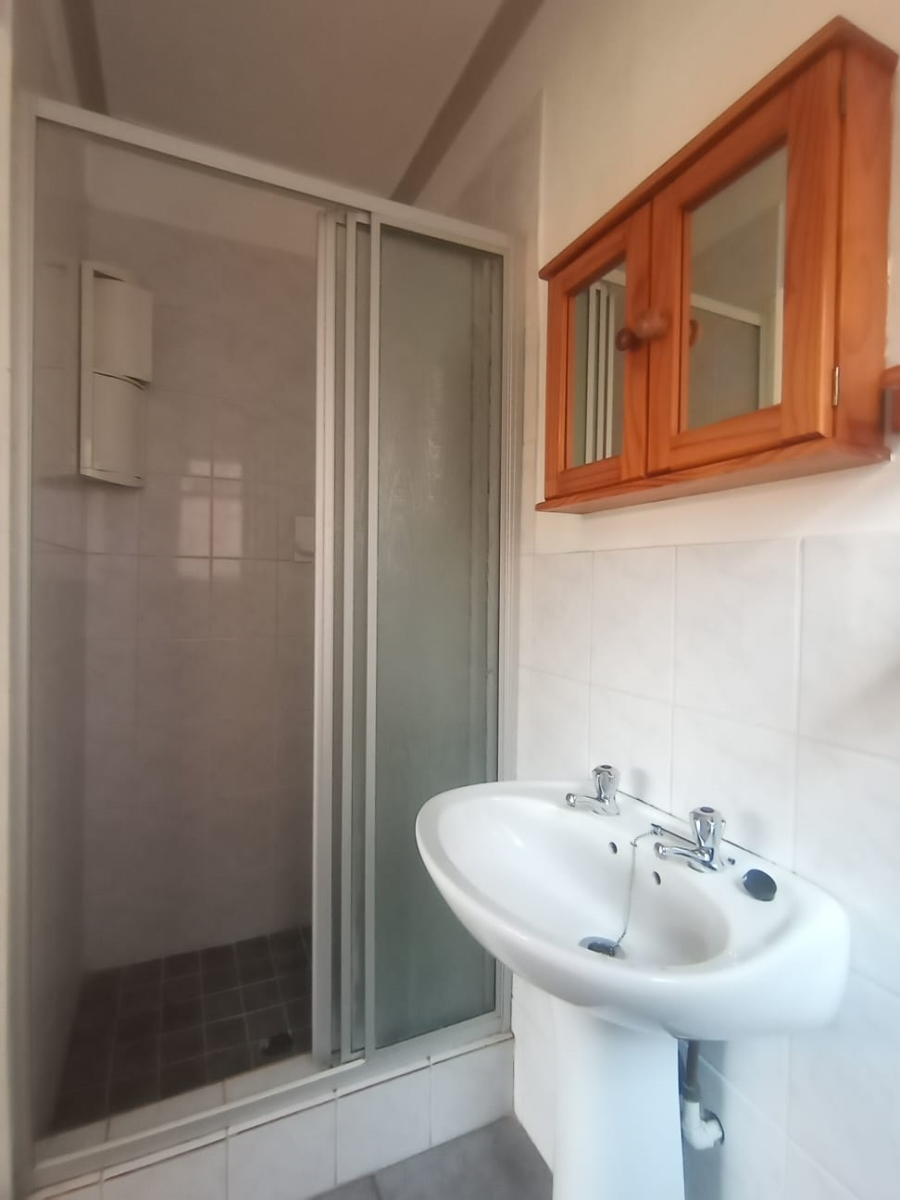 2 Bedroom Property for Sale in Little Falls Gauteng