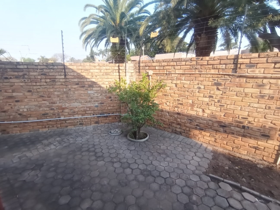 2 Bedroom Property for Sale in Little Falls Gauteng