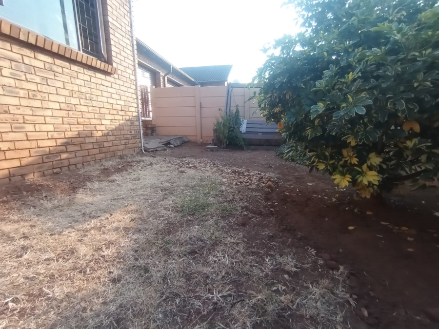 2 Bedroom Property for Sale in Little Falls Gauteng