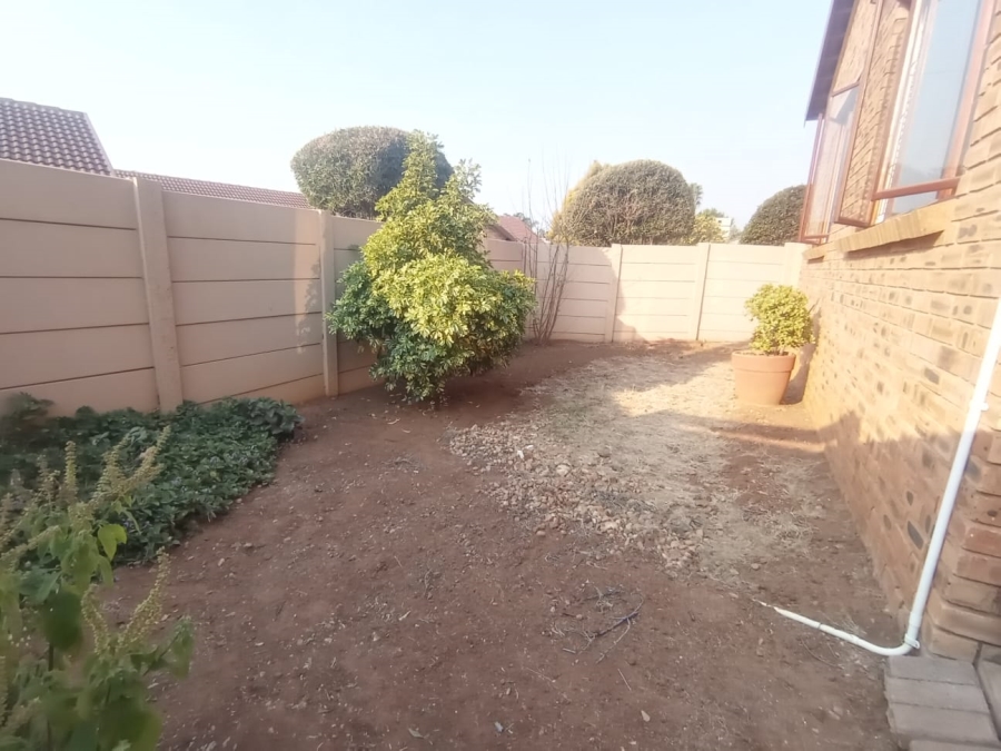 2 Bedroom Property for Sale in Little Falls Gauteng