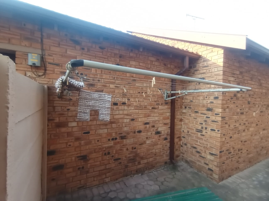 2 Bedroom Property for Sale in Little Falls Gauteng