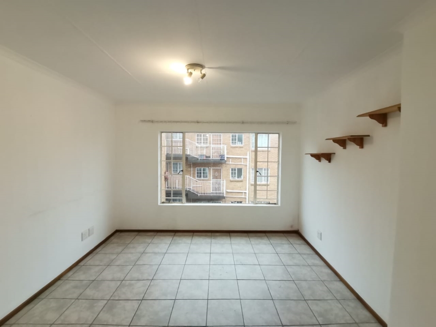 To Let 2 Bedroom Property for Rent in Kenmare Gauteng