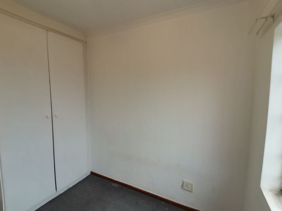 To Let 2 Bedroom Property for Rent in Kenmare Gauteng