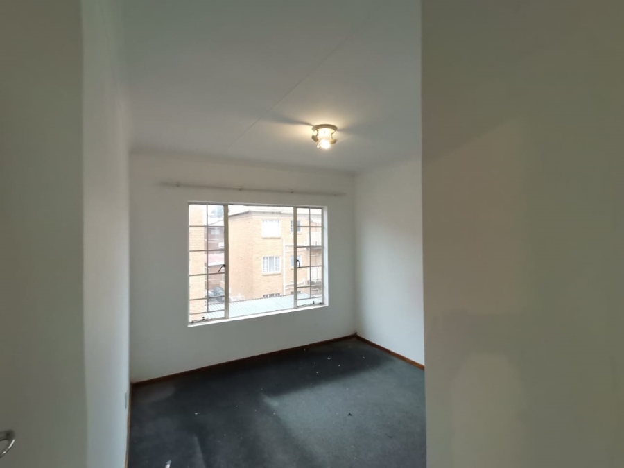To Let 2 Bedroom Property for Rent in Kenmare Gauteng
