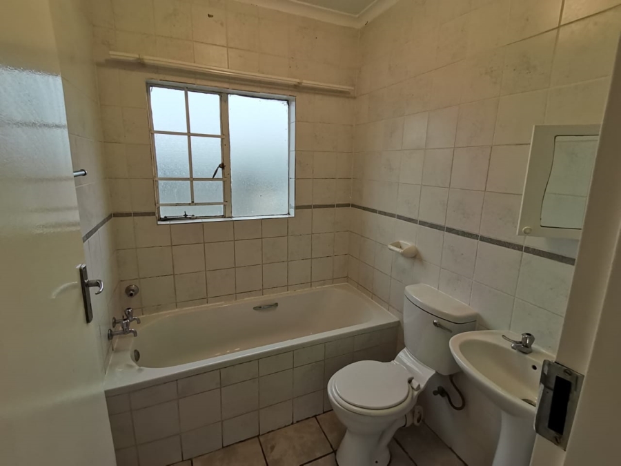 To Let 2 Bedroom Property for Rent in Kenmare Gauteng