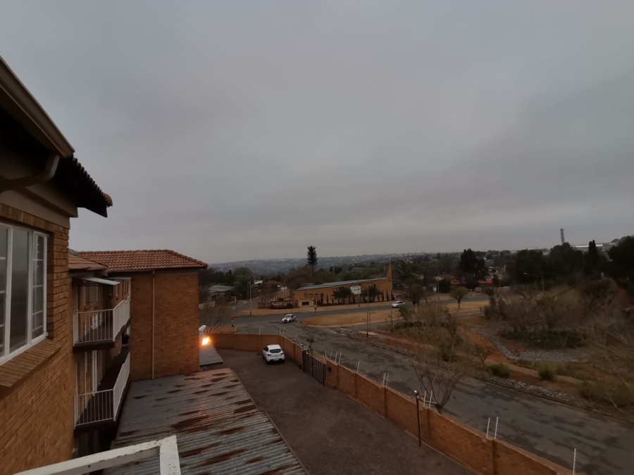 To Let 2 Bedroom Property for Rent in Kenmare Gauteng